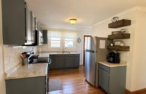 Bradley Casa | Hilltop Hideaway-charming 2 bedroom home, family friendly, WiFi , AC ,