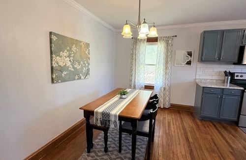 Bradley Casa | Hilltop Hideaway-charming 2 bedroom home, family friendly, WiFi , AC ,
