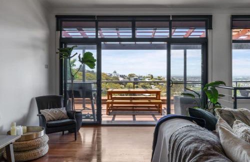 Merewether Casa | Hilltop Hideaway Family Escape