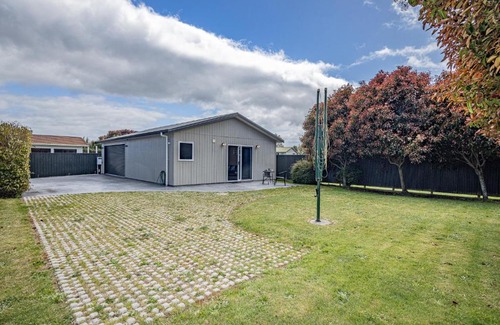 Hilltop Casa | Hilltop Hideaway - Taupo Holiday Home