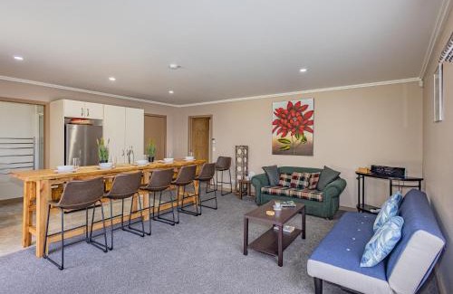 Hilltop Casa | Hilltop Hideaway - Taupo Holiday Home