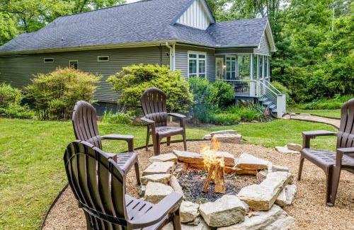 Woodfin Casa | Hilltop Hideaway