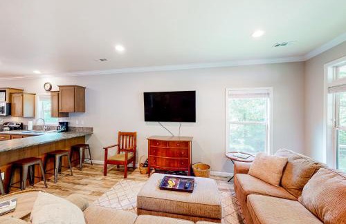 Woodfin Casa | Hilltop Hideaway