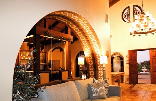 Jurupa Valley Casa | Hilltop Hideaway