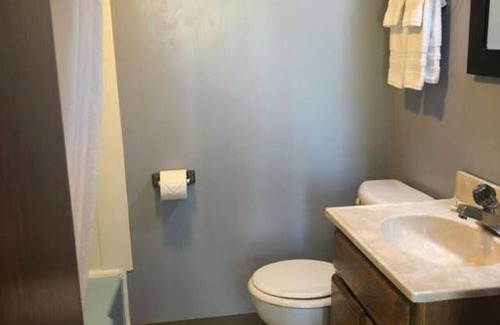 International Falls Cabina | Hilltop Lodge Standard Double - Room 109