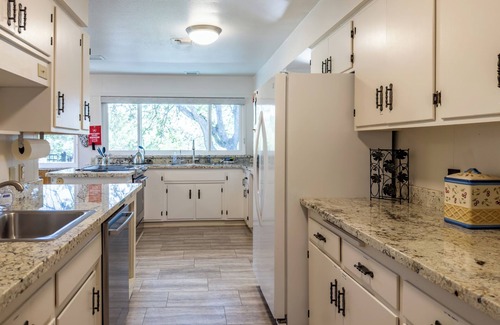 Mariposa Casa | Hilltop Manor- Views - Family Home/Private - Pool and Spa