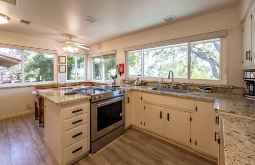 Mariposa Casa | Hilltop Manor- Views - Family Home/Private - Pool and Spa