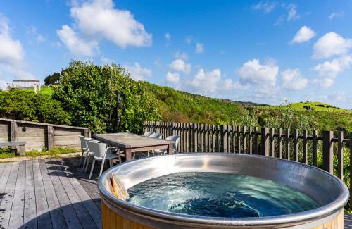 Mangawhai Heads Casa | Hilltop Spa Vista - Mangawhai Heads Retreat