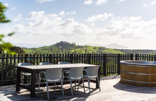 Mangawhai Heads Casa | Hilltop Spa Vista - Mangawhai Heads Retreat
