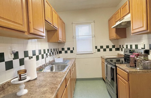 Wellington Hill Apartamento | Hilltop Three Bedroom Sanctuary! Family Sized Condo -Inquire for Discounts