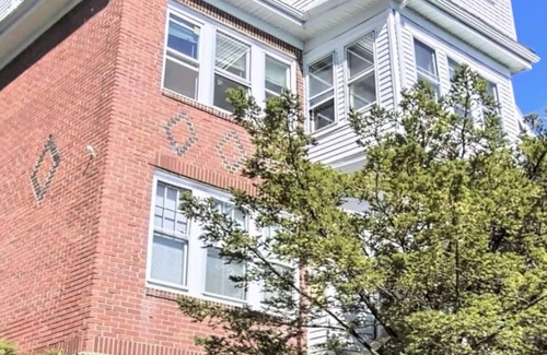 Wellington Hill Apartamento | Hilltop Three Bedroom Sanctuary! Family Sized Condo -Inquire for Discounts