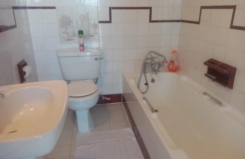 Klerksdorp Apartamento | Hilltop town view
