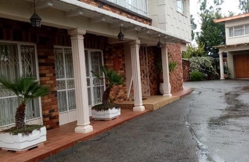 Klerksdorp Apartamento | Hilltop town view