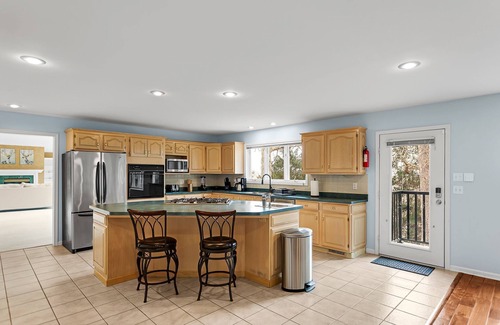 Ottawa Casa | Hilltop Villa Near Starved Rock State Park