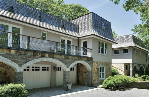 East Hampton Casa | Hilltop Villa with Stunning Sunsets