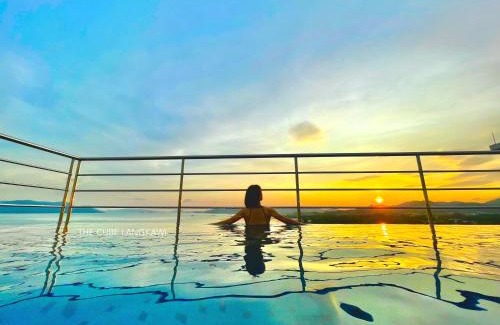 Kuah Apartamento | Hillview Cube w/Rooftop Pool