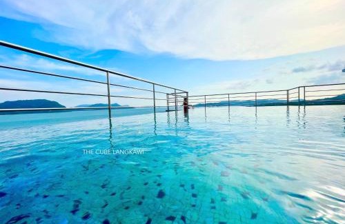 Kuah Apartamento | Hillview Cube w/Rooftop Pool