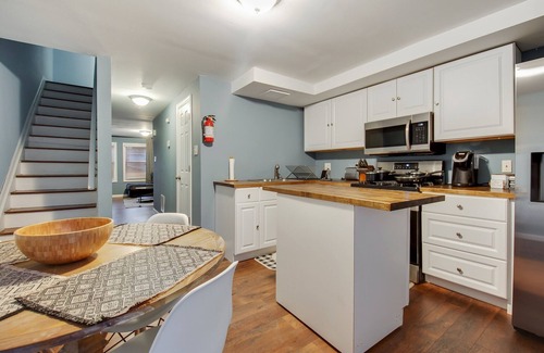 Orange Casa | Hillyer Manor - Comfy Townhouse In Great Location! Pet Friendly!! by RedAwning