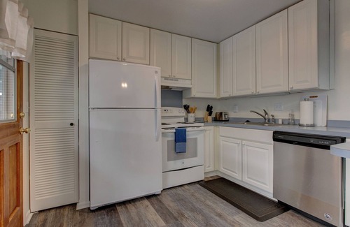 Hilo Casa | Hilo Hale Kaumana 3 Bedroom Home by RedAwning