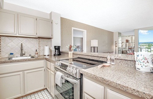 Hilo Condominio | Hilo Lagoon Centre 707, air conditioned 2 bedroom, 2 bath condo in Hilo