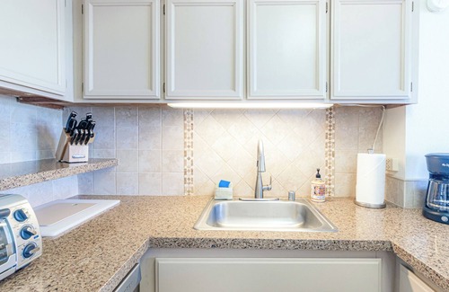 Hilo Condominio | Hilo Lagoon Centre 707, air conditioned 2 bedroom, 2 bath condo in Hilo