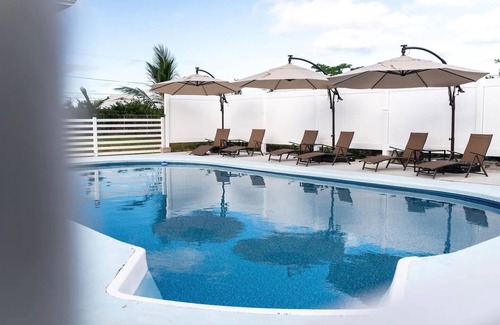 Hilo Casa | Villa Hilo con piscina - 16 huéspedes máximo