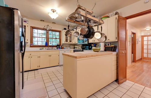 Ames Apartamento | 'Hilton Coliseum Townhome' Near Jack Trice Stadium