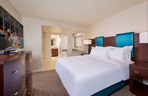 Las Vegas Complejo | Hilton Grand 2BR Suite at Las Vegas 2023 F1 Grand Prix