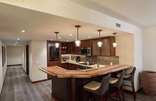 Ala Moana Complejo | Hilton Grand Island Penthouse: 3BR,3BA, Ocean Views on Waikiki Beach, Luxurious!
