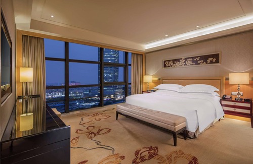 Baiyun Hotel | Hilton Guangzhou Baiyun - Free Shuttle and Phase 1 Registration Service Available for Canton Fair Period, Close to Luhu Golf Club & Leather Market