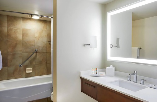 Waikiki Complejo | Hilton Hawaiian Village - Many Dates Available! - Hosted by Travelscowt