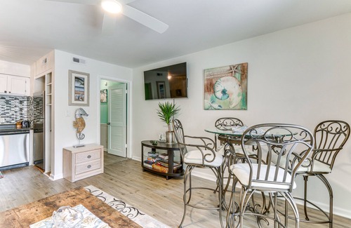 North Forest Beach Condominio | Hilton Head Island Condo w/ Coligny Beach Access!