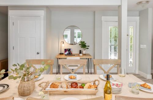 North Forest Beach Casa | Hilton Hideaway by AvantStay Private Pool Walk to Beach