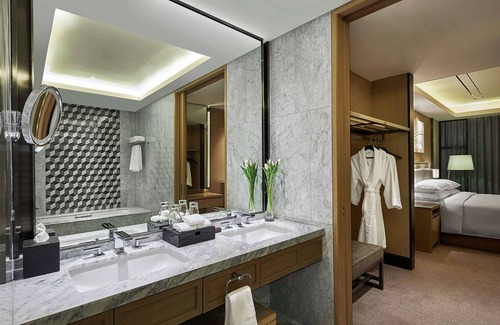Pasay Hotel | Hilton Manila