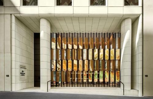 Melbourne Central Business District Hotel | Hilton Melbourne Little Queen Street