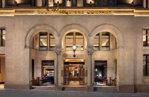 Melbourne Central Business District Hotel | Hilton Melbourne Little Queen Street