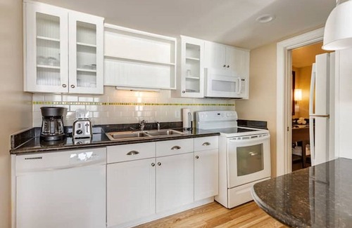Northeast Virginia Beach Complejo | Hilton Ocean Beach Club Resort 2BR with both Oceanfront & Oceanview Balconies!