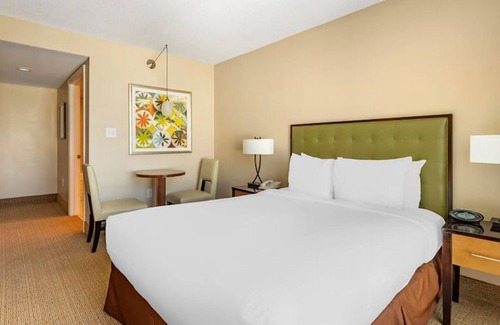 Northeast Virginia Beach Complejo | Hilton Ocean Beach Club Resort an Oceanfront Resort in 2 Bedroom City View Unit!