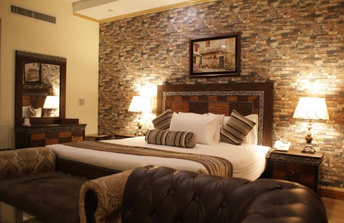 Gulberg Hotel | Hilton Suites