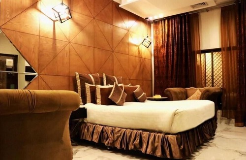 Gulberg Hotel | Hilton Suites