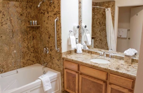Callender Complejo | Hilton Vacation Club San Luis Bay Avila Beach - 1 BR Studio with kitchen