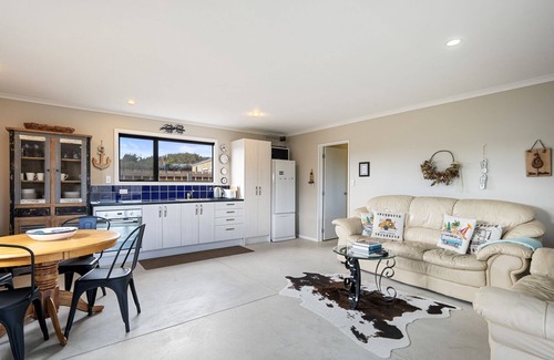 Himatangi Beach Casa | Himatangi Kiwi Bach - Himatangi Beach Holiday Home