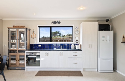 Himatangi Beach Casa | Himatangi Kiwi Bach - Himatangi Beach Holiday Home