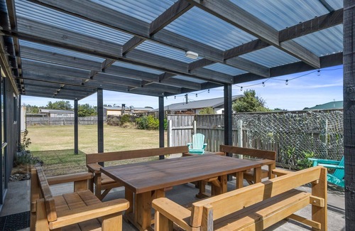 Himatangi Beach Casa | Himatangi Kiwi Bach - Himatangi Beach Holiday Home