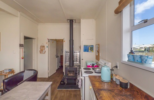 Himatangi Beach Cabaña | Himatangi's Wee Hoose