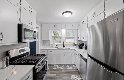 Fullersburg Casa | Hinsdale Hideaway, Pet Friendly