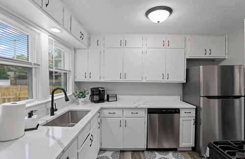 Fullersburg Casa | Hinsdale Hideaway, Pet Friendly