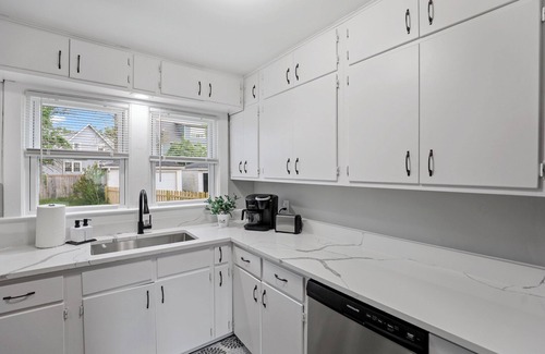 Fullersburg Casa | Hinsdale Hideaway, Pet Friendly