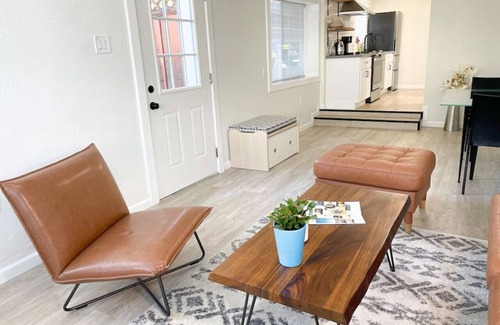 San Anselmo Apartamento | Hip and chic one bedroom apartment.