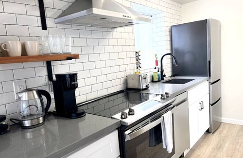 San Anselmo Apartamento | Hip and chic one bedroom apartment.